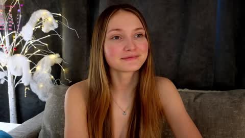 Snapshot of _green_green_ chatting on 01/13/25, 04:07 Milly online show from 01/13/25, 04:07