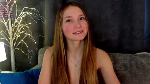 Snapshot of _green_green_ chatting on 01/31/25, 07:18 Milly online show from 01/31/25, 07:18