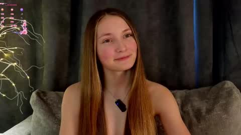 Snapshot of _green_green_ chatting on 02/10/25, 04:08 Milly online show from 02/10/25, 04:08