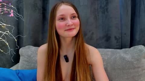 Snapshot of _green_green_ chatting on 02/21/25, 07:45 Milly online show from 02/21/25, 07:45