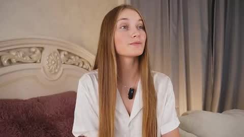 Snapshot of _green_green_ chatting on 09/12/25, 02:22 Milly online show from 09/12/25, 02:22