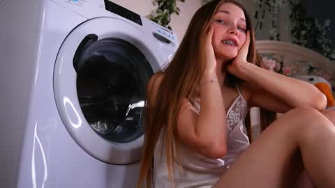 Milly online show from 04/08/26, 02:11