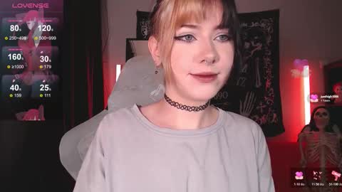 Snapshot of _gummybears_ chatting on 11/21/25, 09:52 Tori online show from 11/21/25, 09:52