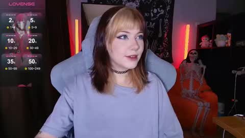 Snapshot of _gummybears_ chatting on 11/23/25, 10:15 Tori online show from 11/23/25, 10:15