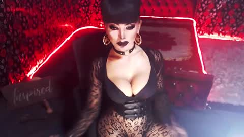 Snapshot of _hailyourqueenx chatting on 01/19/25, 04:12 GoDDess Chloe online show from 01/19/25, 04:12