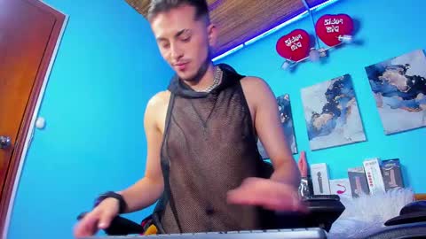 Snapshot of _hairybeard_ chatting on 02/19/25, 02:12 Mathews online show from 02/19/25, 02:12