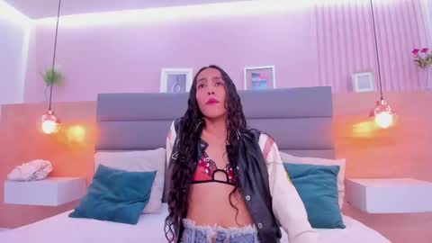 Snapshot of _hanna_bakerr_ chatting on 10/17/25, 09:50 Hanna online show from 10/17/25, 09:50