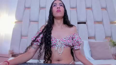 Snapshot of _hanna_bakerr_ chatting on 10/24/25, 09:44 Hanna online show from 10/24/25, 09:44