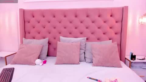 Snapshot of _hanna_bakerr_ chatting on 11/11/25, 09:26 Hanna online show from 11/11/25, 09:26