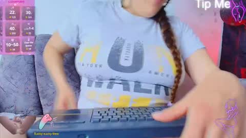 Snapshot of _honey1_ chatting on 10/22/25, 02:28 Honey online show from 10/22/25, 02:28