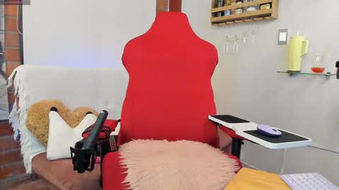 _hottie__ online show from 02/06/25, 10:43