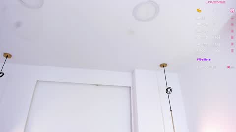 Snapshot of _huge_boobs_ebony chatting on 01/23/25, 01:19 Darlis online show from 01/23/25, 01:19