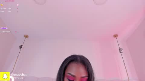 Snapshot of _huge_boobs_ebony chatting on 10/21/25, 08:20 Darlis online show from 10/21/25, 08:20