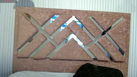 Isa online show from 04/17/26, 12:08