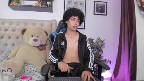 Snapshot of _jaay77 chatting on 12/11/24, 01:37 Jay online show from 12/11/24, 01:37