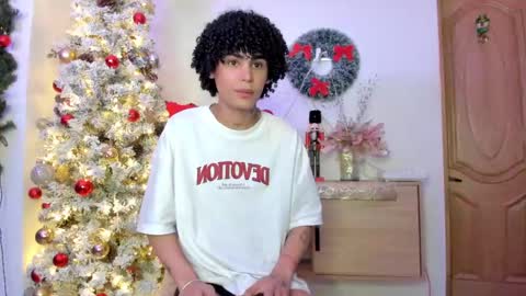 Snapshot of _jaay77 chatting on 12/31/24, 12:43 Jay online show from 12/31/24, 12:43