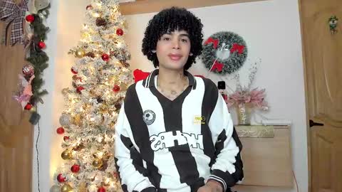 Snapshot of _jaay77 chatting on 01/02/25, 12:13 Jay online show from 01/02/25, 12:13