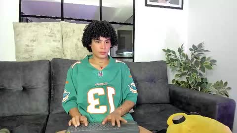 Snapshot of _jaay77 chatting on 02/04/25, 12:40 Jay online show from 02/04/25, 12:40