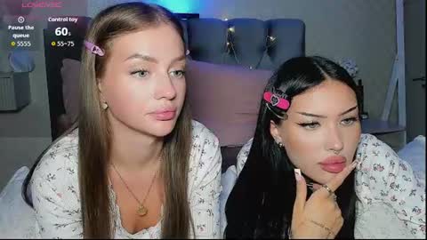 Snapshot of _jesslei_ chatting on 06/29/26, 04:40 Jess blond and Leila brunette online show from 06/29/26, 04:40