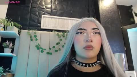 Mia online show from 01/11/25, 05:18