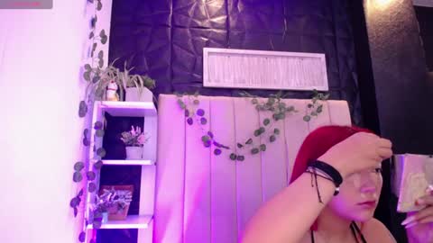 Mia online show from 01/20/25, 01:00