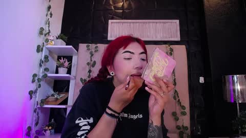 Mia online show from 02/03/25, 02:02