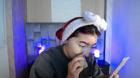 Mia online show from 09/26/25, 01:15