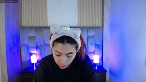 Mia online show from 11/03/25, 02:07