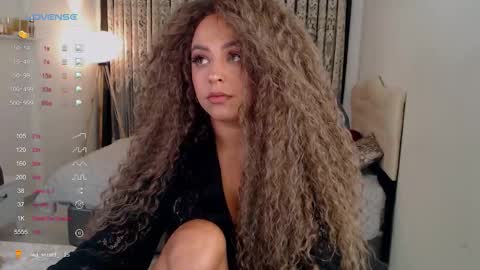 _just_a_queen_3 online show from 09/15/25, 06:19