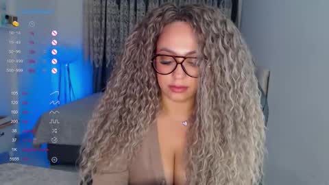 _just_a_queen_3 online show from 01/19/26, 08:29