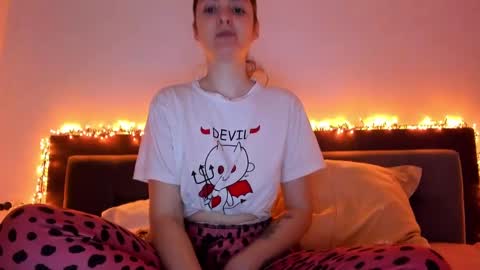 _just_a_simple_girl online show from 01/24/25, 11:59