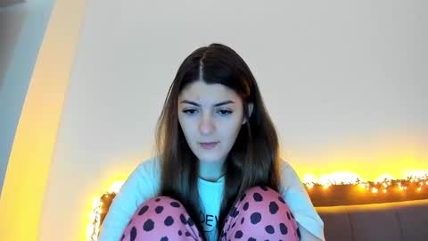 _just_a_simple_girl online show from 02/19/25, 11:17