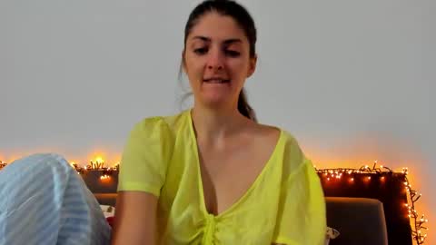 _just_a_simple_girl online show from 10/16/25, 11:22