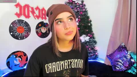 Snapshot of _karine01 chatting on 12/29/24, 12:20 _karine01 online show from 12/29/24, 12:20