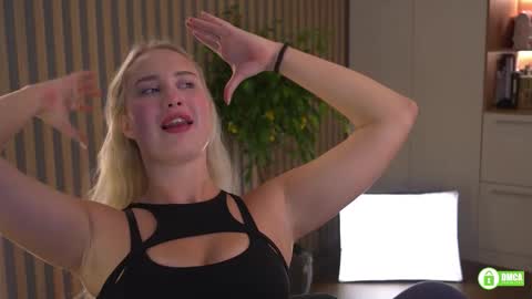 Snapshot of _kateline_ chatting on 09/26/25, 09:35 Kate online show from 09/26/25, 09:35