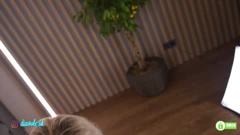 Snapshot of _kateline_ chatting on 10/24/25, 02:46 Kate online show from 10/24/25, 02:46