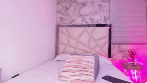 Kendall online show from 04/18/26, 03:10