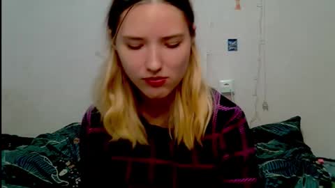 Snapshot of _kikiclark_ chatting on 10/05/25, 09:13 _kikiclark_ online show from 10/05/25, 09:13