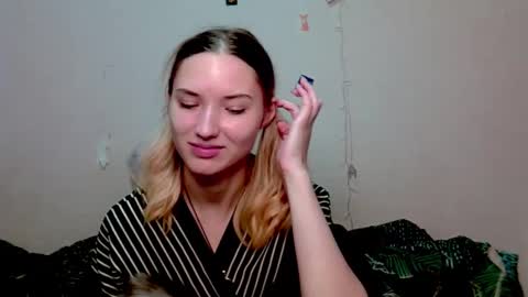 Snapshot of _kikiclark_ chatting on 10/15/25, 08:53 _kikiclark_ online show from 10/15/25, 08:53