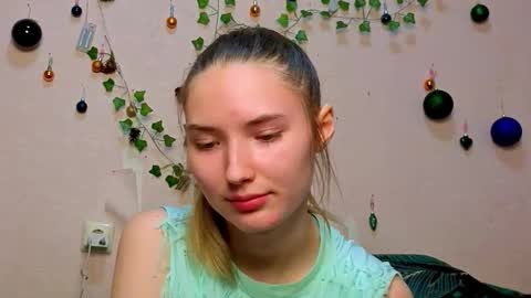 _kikiclark_ online show from 02/15/26, 08:49