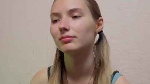 _kikiclark_ online show from 07/05/26, 07:10