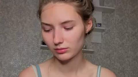 _kikiclark_ online show from 08/08/26, 07:38