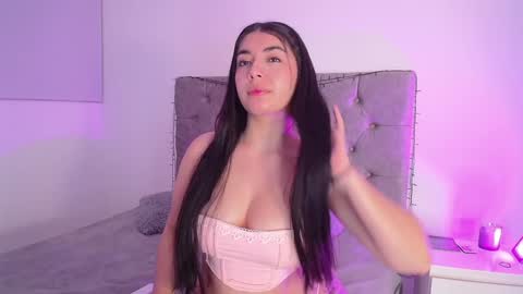 _kimtorres_ online show from 01/03/25, 08:43