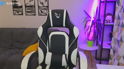 Snapshot of _kirieshka chatting on 12/21/24, 02:15 Molly Emily online show from 12/21/24, 02:15