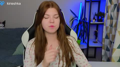 Snapshot of _kirieshka chatting on 12/26/24, 04:58 Molly Emily online show from 12/26/24, 04:58