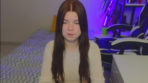 Snapshot of _kirieshka chatting on 01/15/25, 03:29 Molly Emily online show from 01/15/25, 03:29