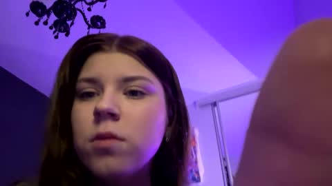 Snapshot of _kirieshka chatting on 02/07/25, 10:30 Molly Emily online show from 02/07/25, 10:30