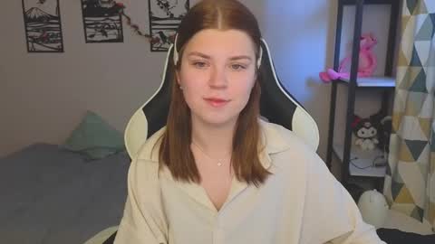 Snapshot of _kirieshka chatting on 03/08/25, 12:09 Molly Emily online show from 03/08/25, 12:09