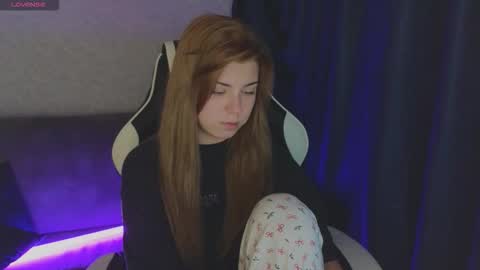 Snapshot of _kirieshka chatting on 09/29/25, 02:33 Molly Emily online show from 09/29/25, 02:33