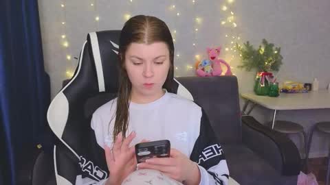 Molly   Emily online show from 01/05/26, 05:38